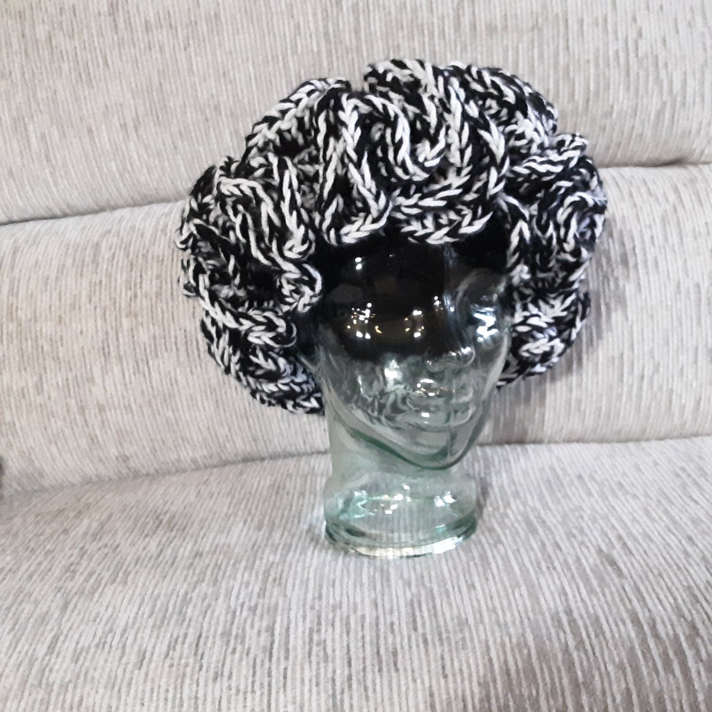 Black Top/Blk & White Ruffle Brim Hat
