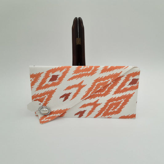 Asymmetric/Cotton Clutch