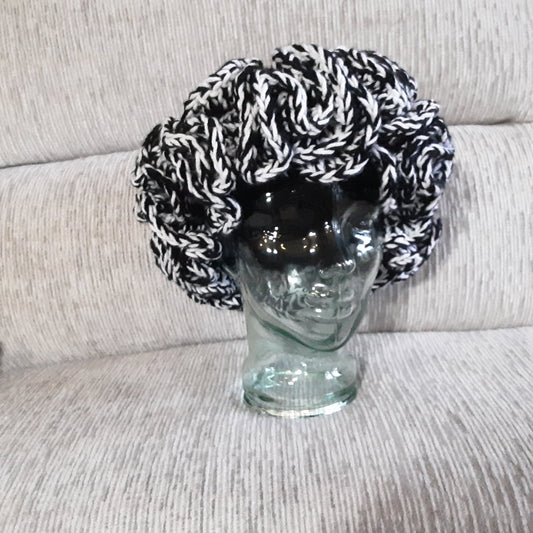Black Top/Blk & White Ruffle Brim Hat