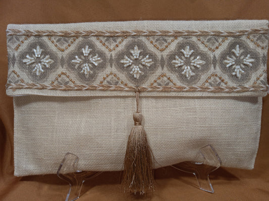 Seeds & Sand Clutch